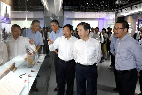 中国宝武党委书记、董事长陈德荣一行访问中信泰富特钢