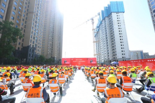 中建三局举办“五一”纪念表彰大会 致敬劳动者