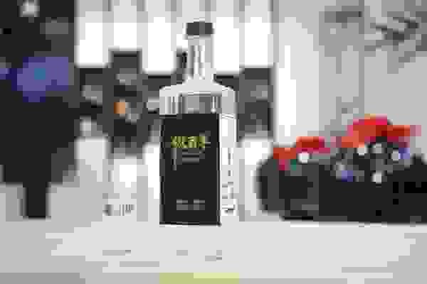 傲百年白酒酒桌必备 正宗清香口感成市场新兴势力