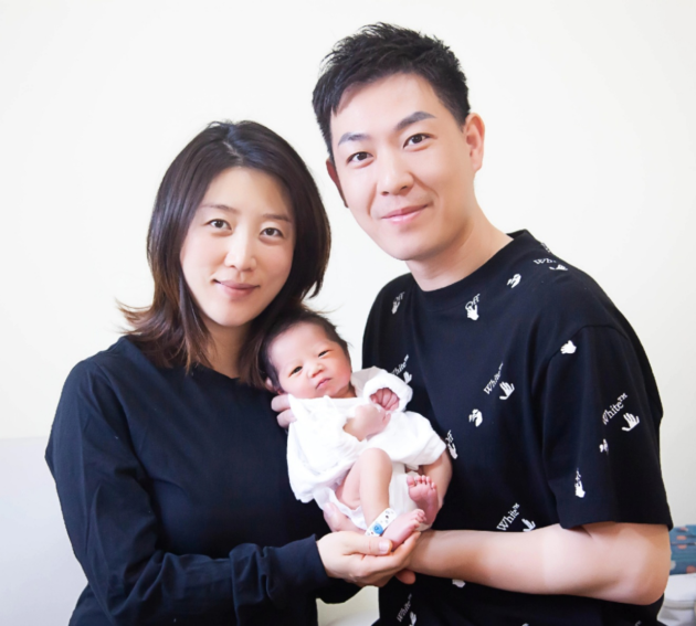 知名少儿频道主持人“毛毛虫”携爱妻入住北京禧月阁月子中心