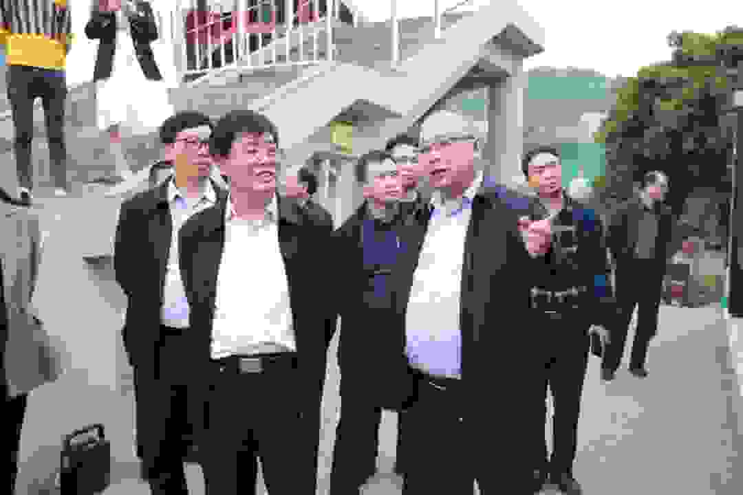 窖藏1988等产品恭候各领导到习酒公司参观