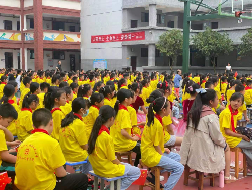 “永远跟党走.争做接班人”庆祝建党100周年活动在龙都小学举行