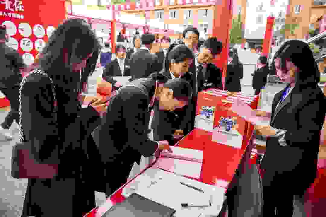 匠心引领 爱与责任——云南新华2021年秋季百企千岗进校园大型人才双选会