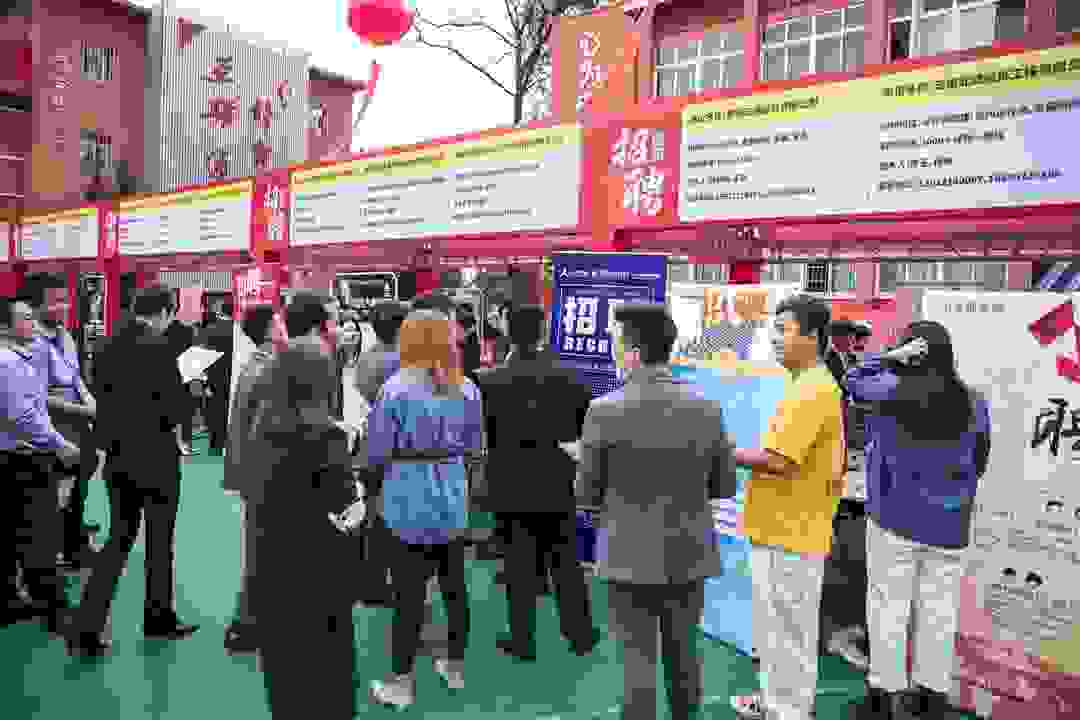 匠心引领 爱与责任——云南新华2021年秋季百企千岗进校园大型人才双选会