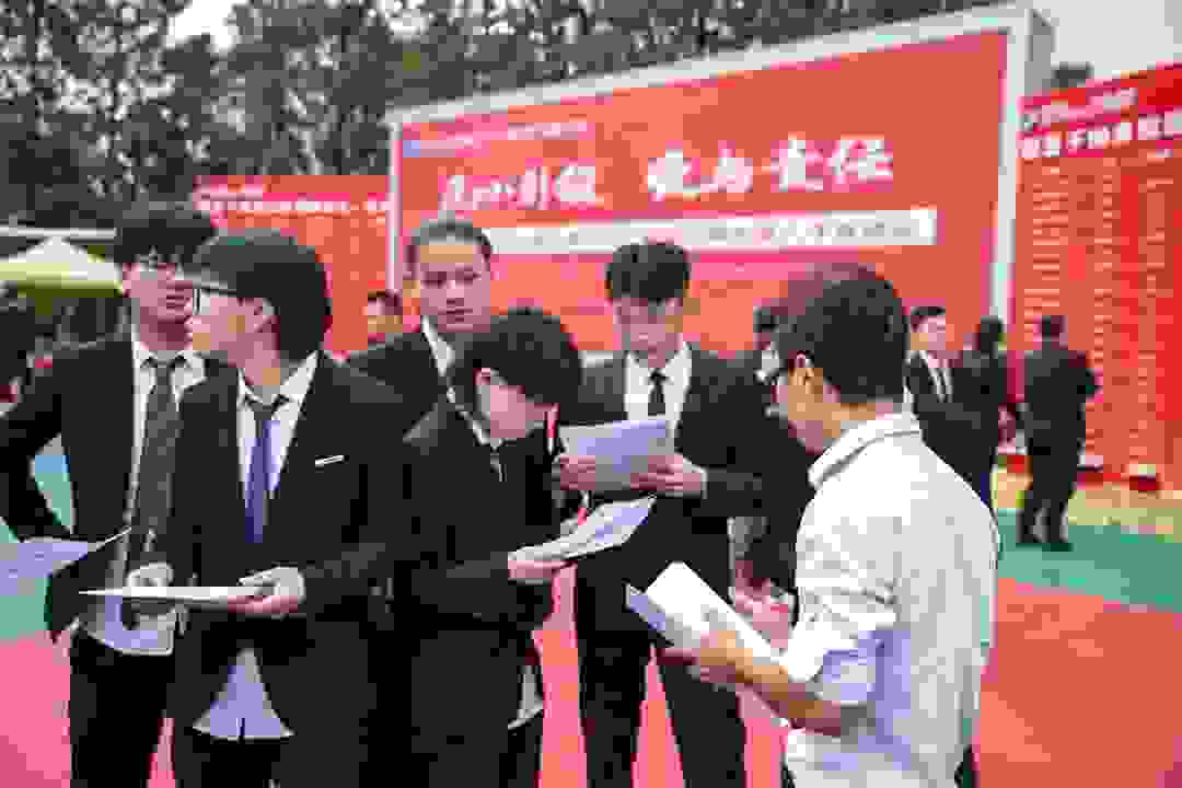 匠心引领 爱与责任——云南新华2021年秋季百企千岗进校园大型人才双选会
