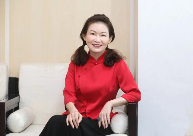 华熙国际集团赵燕以访谈录《风华正茂 向光而行》献礼建党百年