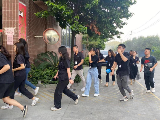 帕莱德门窗可盐可甜会打拼的团队，你想加入吗？