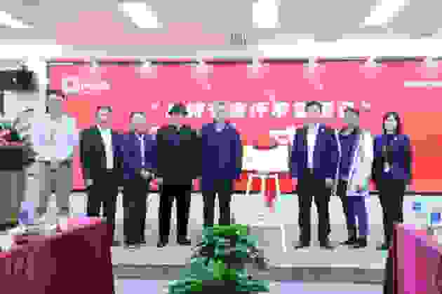 美食流·铺天盖店“品牌专家评审委员会”正式成立啦！