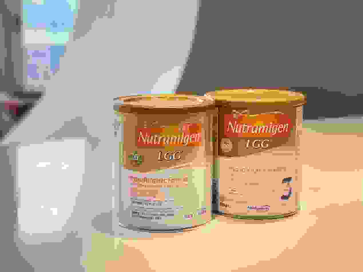 桌子上的饮料中度可信度描述已自动生成