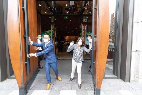 咖啡奇幻乐园重启，星巴克上海近600店复工