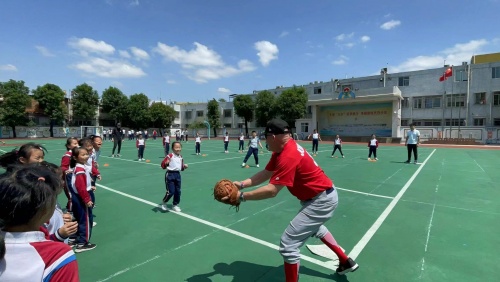 亦动亦智，MLB First Pitch棒球公益课走进广东校园