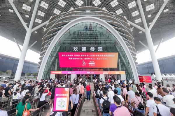 新国货新势力，爱华仕箱包惊艳亮相深圳礼品展