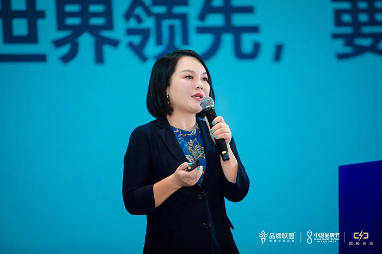 何梅.jpg
