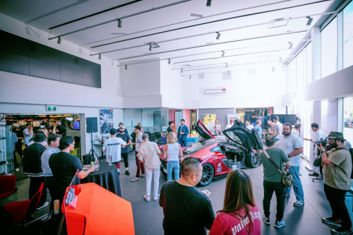 亿斯亮相潮牌 SNEAKERBOX 全球新品发布会，大受追捧