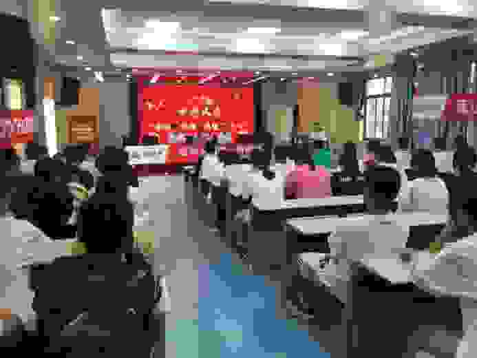 金秋送爽皆欢颜 关爱学子暖人心 中荷人寿安徽省分公司巢湖支公司开展节日献爱心活动