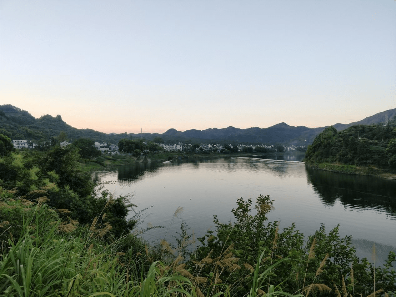 粤江建材：仿木栏杆中的艺术之美