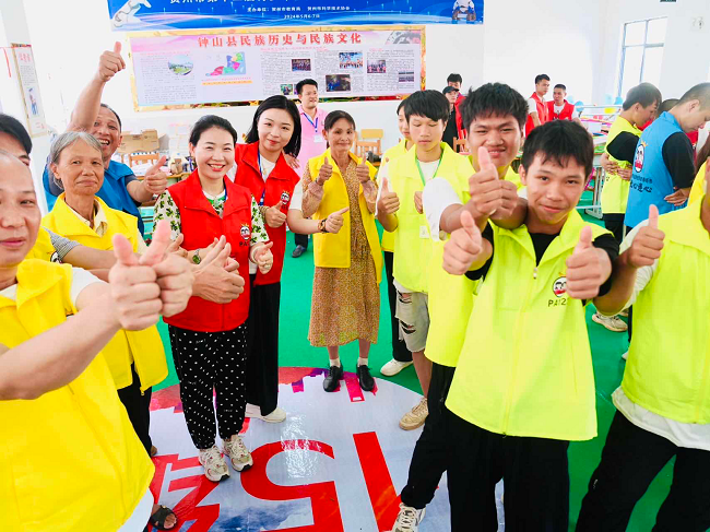 让爱传递、让心相连——记广西贺州中山职业技术学校“成长心连心”