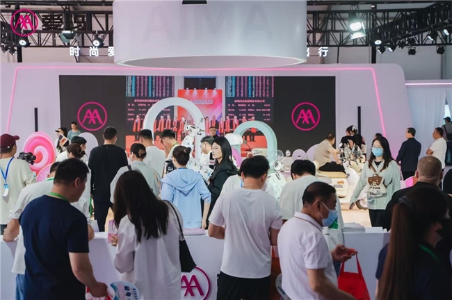 惊艳亮相丰县展，爱玛电三全景展现“时尚出行”