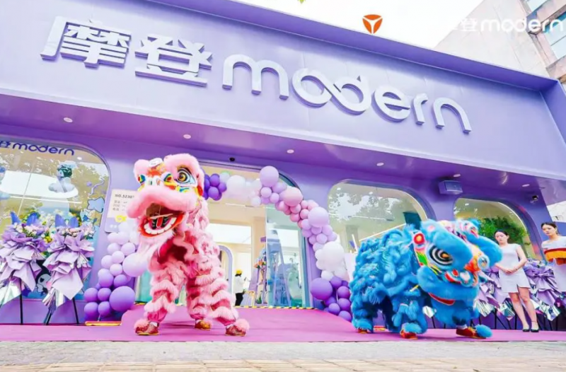 重塑女性出行消费生态，雅迪摩登主题店收获全球热爱