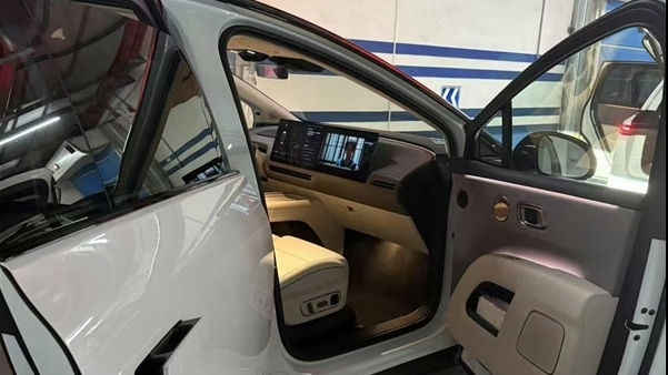 理想i8内饰被提前泄密 李想回应