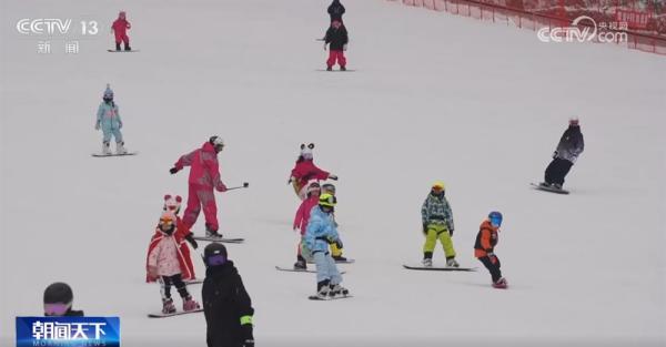 “冰雪经济”为冬季消费注入强劲动能 “冰雪+”多样化体验激活新引擎